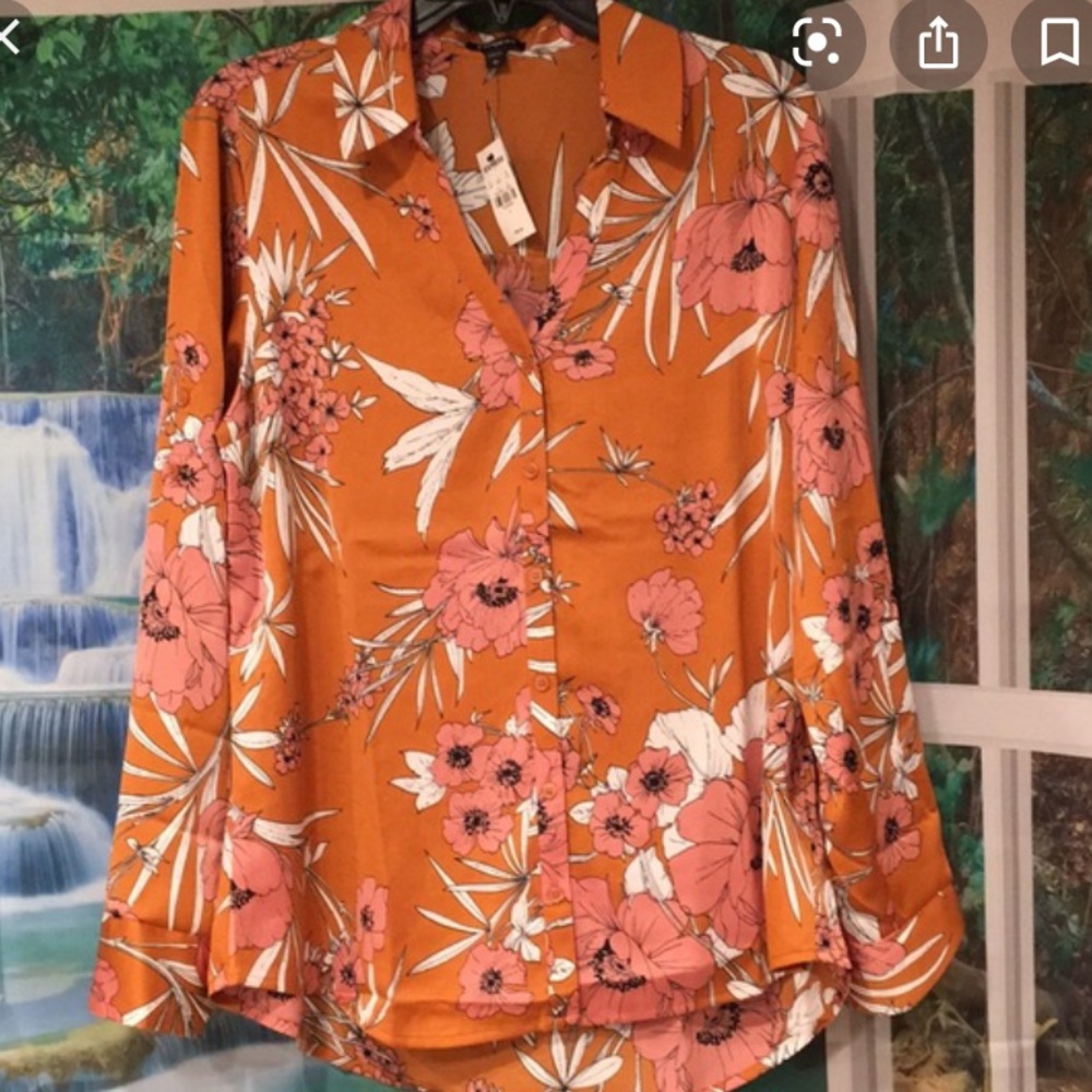 Like new! Express Samana floral satin Portofino shirt